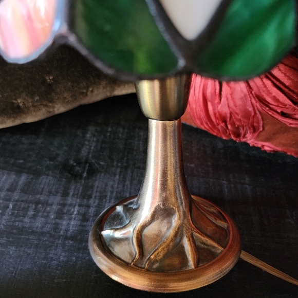 ❤️SOLD❤️ Tiffany Style Stained Glass Flower Accent Lamp - Picture 5 of 5